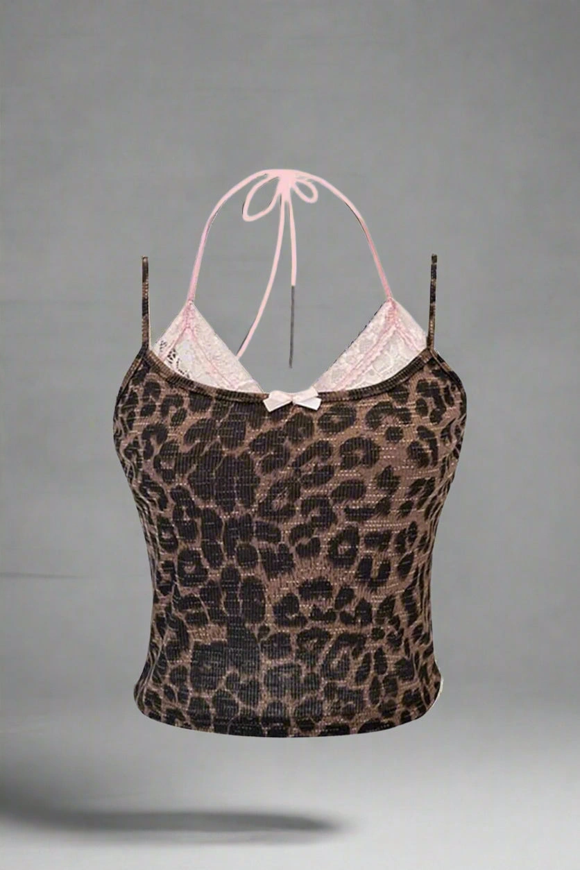 Top de encaje patchwork: ¡un toque bohemio y sexy para tu verano! Luce radiante y con estilo.